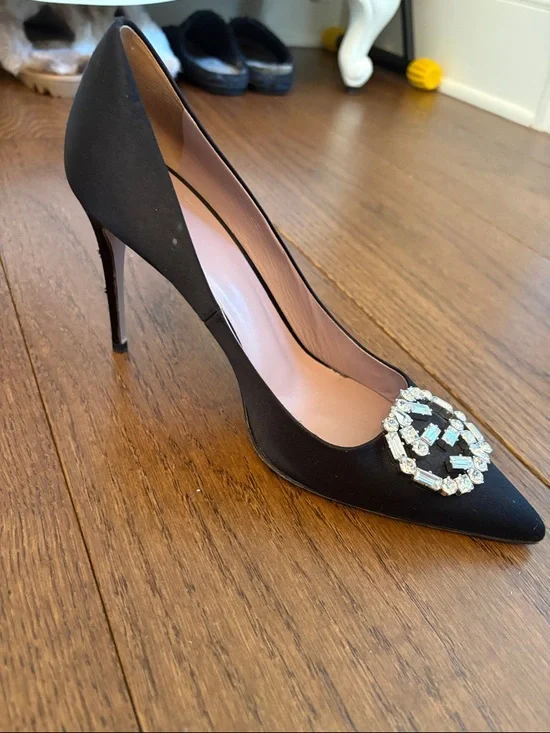 Gucci Black Pointed-Toe Pumps with Crystal GG Emblem - Picture 4 of 4